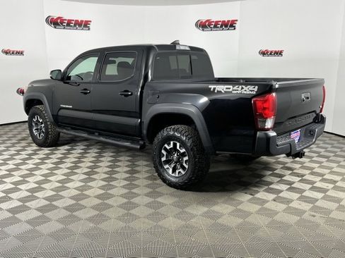 Used 2017 Toyota Tacoma TRD Off-Road image 6