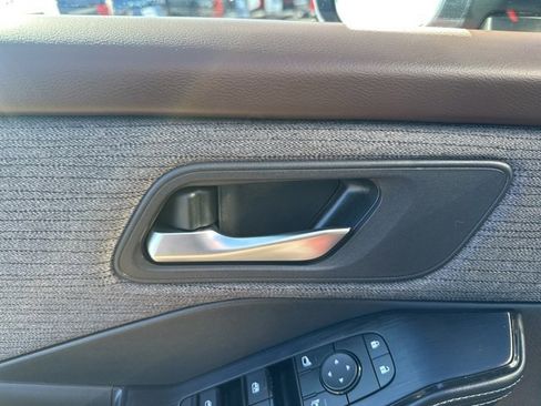 Used 2023 Nissan Rogue SV image 14