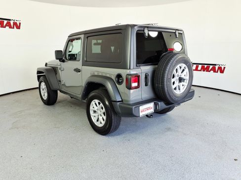 Used 2023 Jeep Wrangler Sport AWD/4WD image 9