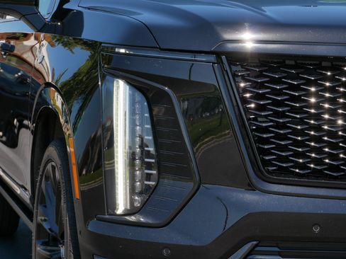 Certified 2025 Cadillac Escalade Sport Platinum w/ LPO, ONYX Package AWD/4WD image 15