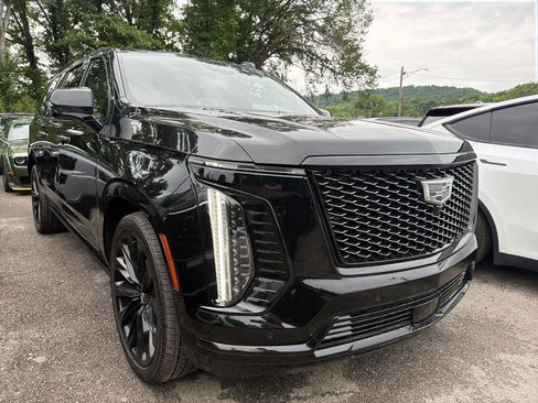 Used 2025 Cadillac Escalade ESV Sport Platinum w/ LPO, ONYX Package AWD/4WD image 3