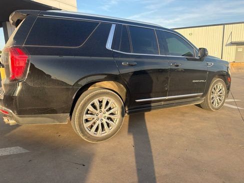 Used 2021 GMC Yukon Denali w/ Denali Ultimate Package AWD/4WD image 3