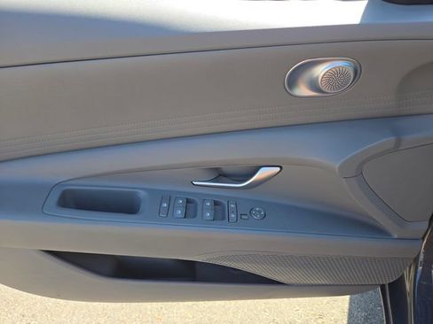 Used 2023 Hyundai Elantra Blue FWD image 25