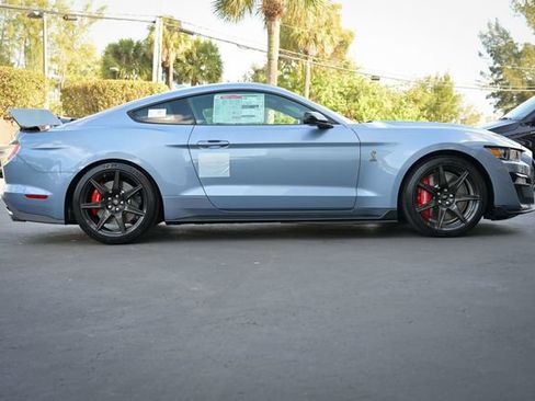 Used 2022 Ford Mustang Shelby GT500 w/ Carbon Fiber Track Pack RWD image 16