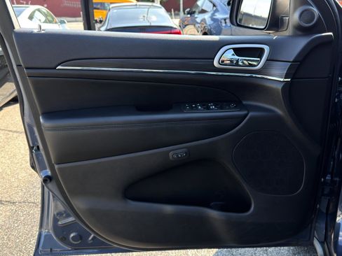 Used 2021 Jeep Grand Cherokee Limited image 12