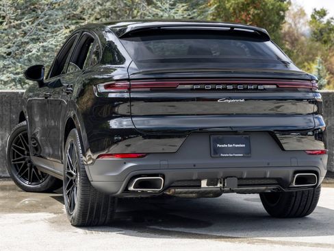 New 2026 Porsche Cayenne Coupe AWD/4WD image 3