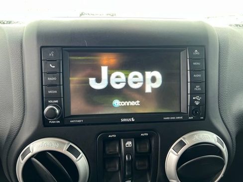 Used 2016 Jeep Wrangler Unlimited Rubicon image 16