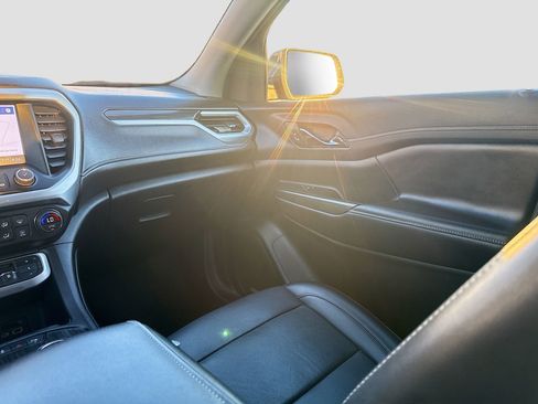 Used 2023 GMC Acadia SLT image 25