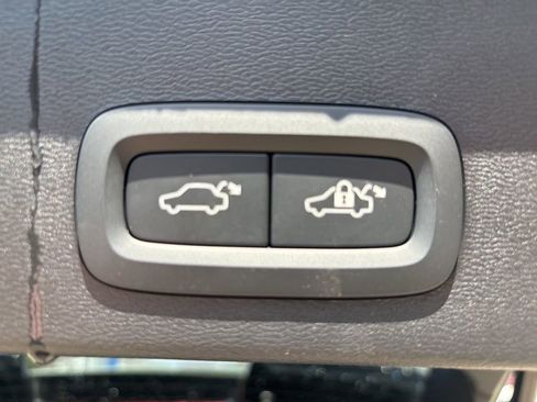 Used 2025 Volvo XC40 B5 Ultra w/ Protection Package Premier image 41