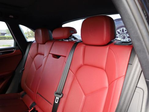 Used 2024 Porsche Macan S AWD/4WD image 17