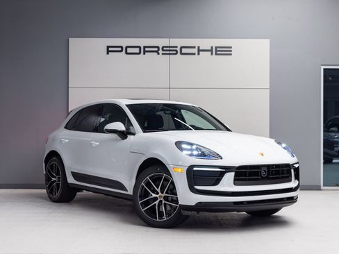 Certified 2026 Porsche Macan AWD/4WD image 9