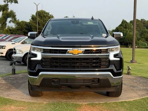 Used 2023 Chevrolet Silverado 1500 LT AWD/4WD image 2
