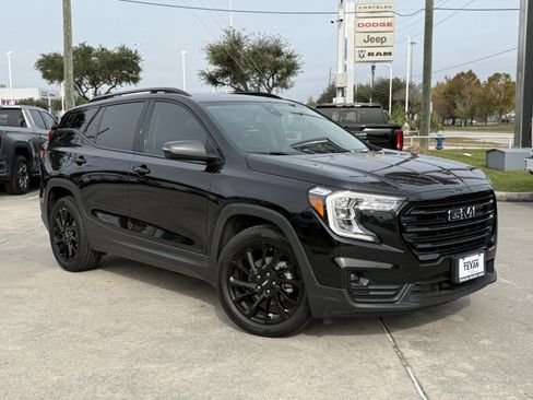 Used 2023 GMC Terrain SLT w/ Elevation Edition image 2