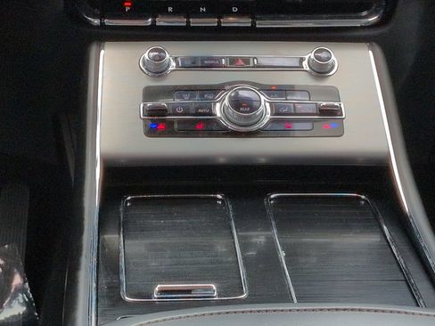Certified 2023 Lincoln Aviator AWD w/ Class IV Trailer Tow Package image 19