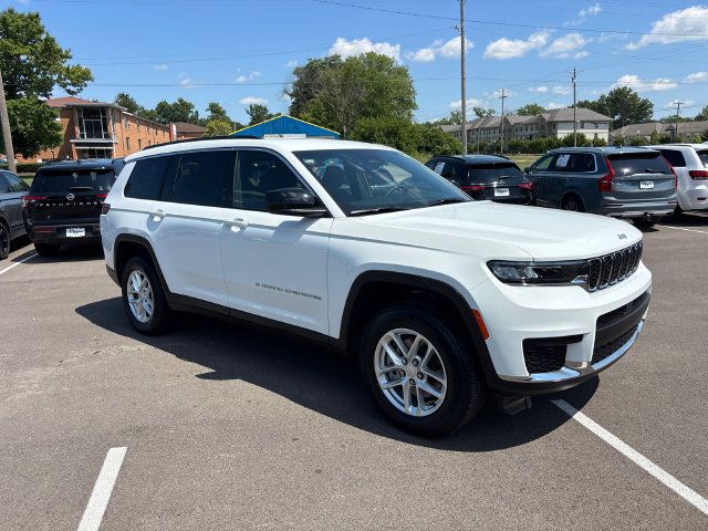 Used 2025 Jeep Grand Cherokee L Laredo w/ Luxury Tech Group I AWD/4WD image 2