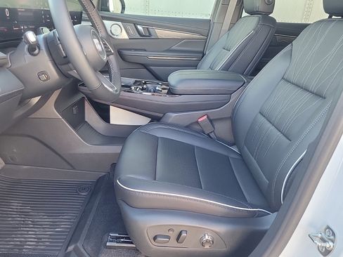 New 2026 Buick Enclave Avenir w/ Super Cruise Package image 9