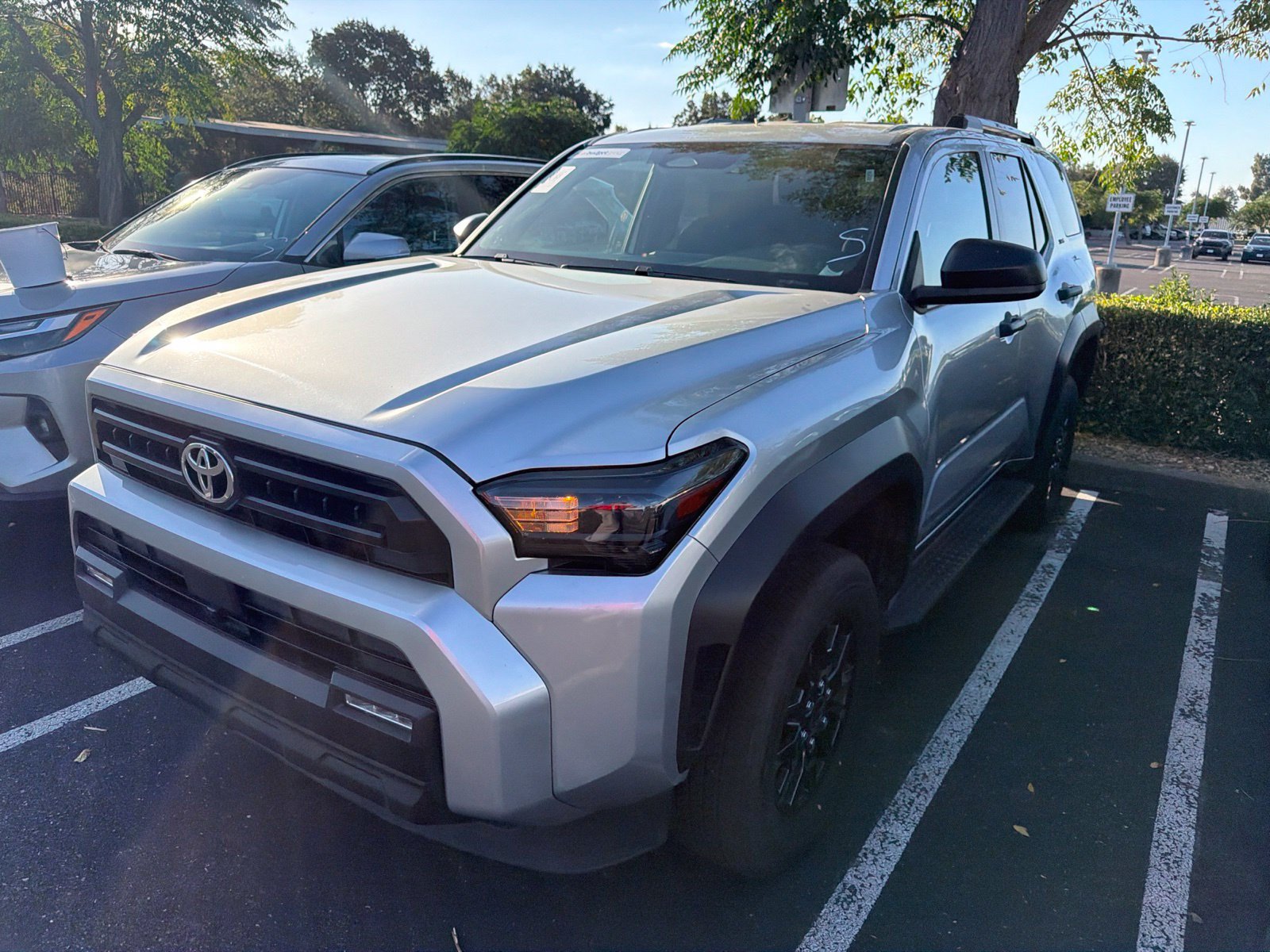 Used 2025 Toyota 4Runner SR5 AWD/4WD image 4