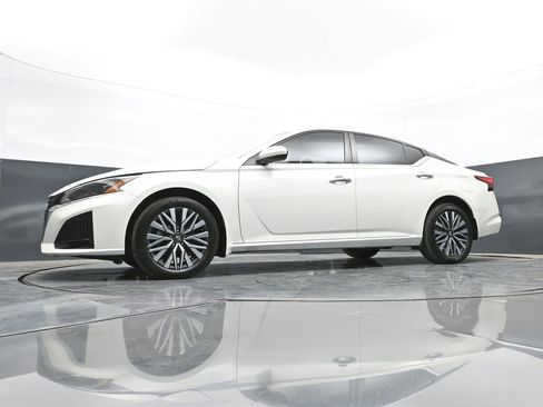 Used 2024 Nissan Altima 2.5 SV w/ SV Premium Package AWD/4WD image 44