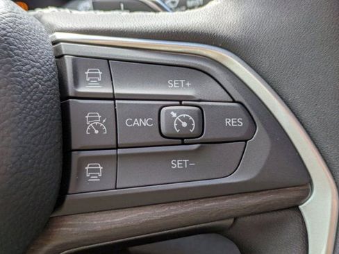 New 2025 Jeep Grand Cherokee Limited w/ Black Appearance Package RWD image 30