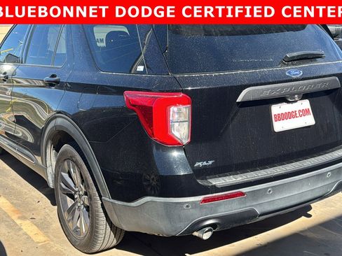 Used 2022 Ford Explorer XLT w/ Equipment Group 202A image 6