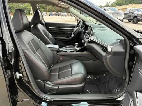 Used 2023 Nissan Altima 2.5 SR FWD image 14