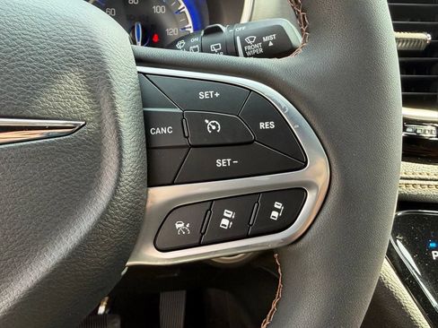 New 2026 Chrysler Pacifica Pinnacle FWD image 18