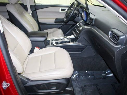 Certified 2020 Ford Explorer XLT w/ Equipment Group 202A image 16