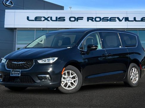 Used 2024 Chrysler Pacifica Touring-L FWD image 1