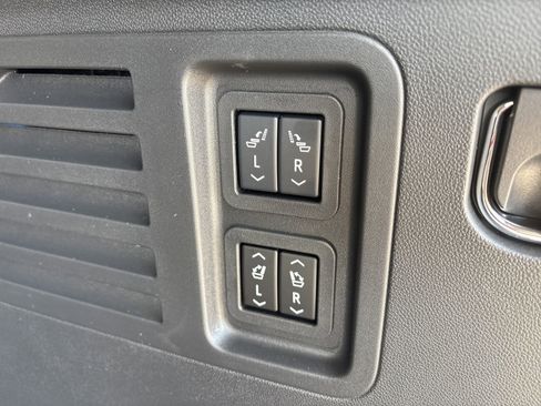 New 2026 Chevrolet Traverse RS w/ LPO, Floor Liner Package FWD image 20