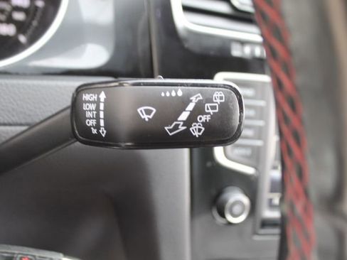 Used 2016 Volkswagen Golf S image 20