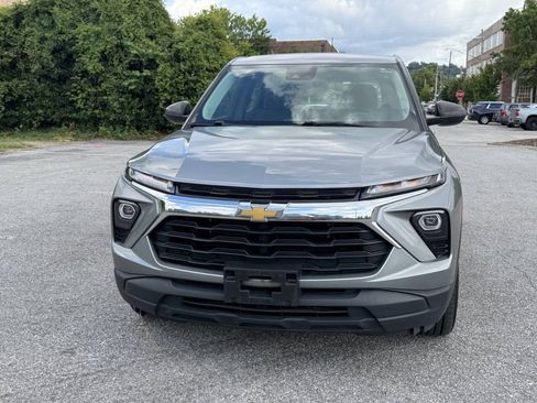 Used 2024 Chevrolet TrailBlazer LS FWD image 2