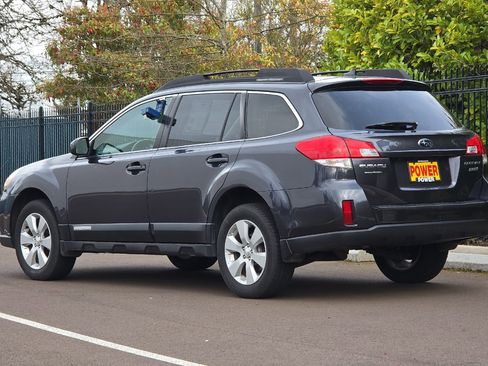 Used 2011 Subaru Outback 2.5i Limited image 6
