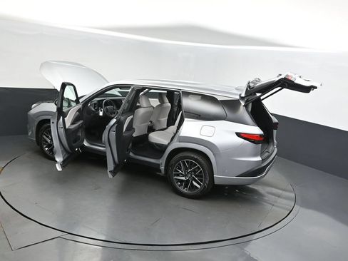 Used 2025 Lexus TX 350 AWD w/ Technology Package image 2