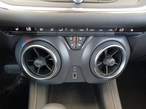 Used 2025 Chevrolet Blazer LT AWD/4WD image 23