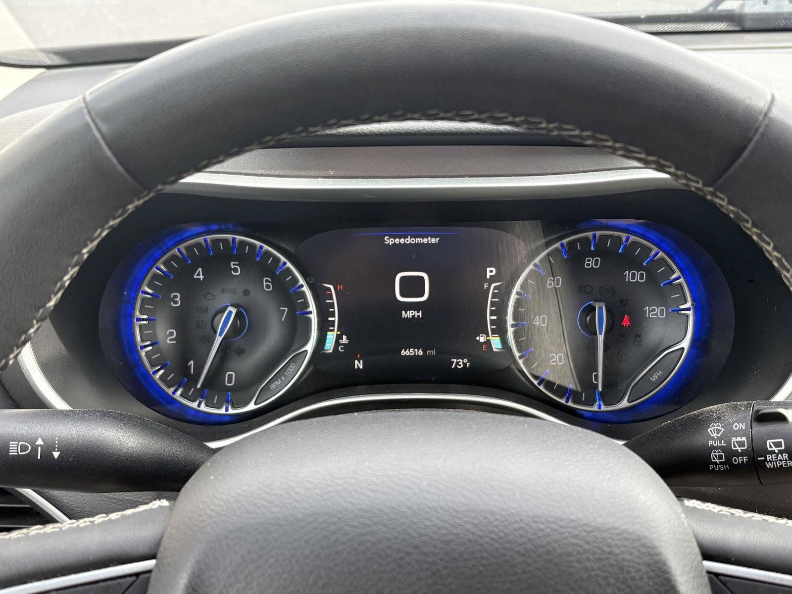 Used 2024 Chrysler Pacifica Touring-L FWD image 11