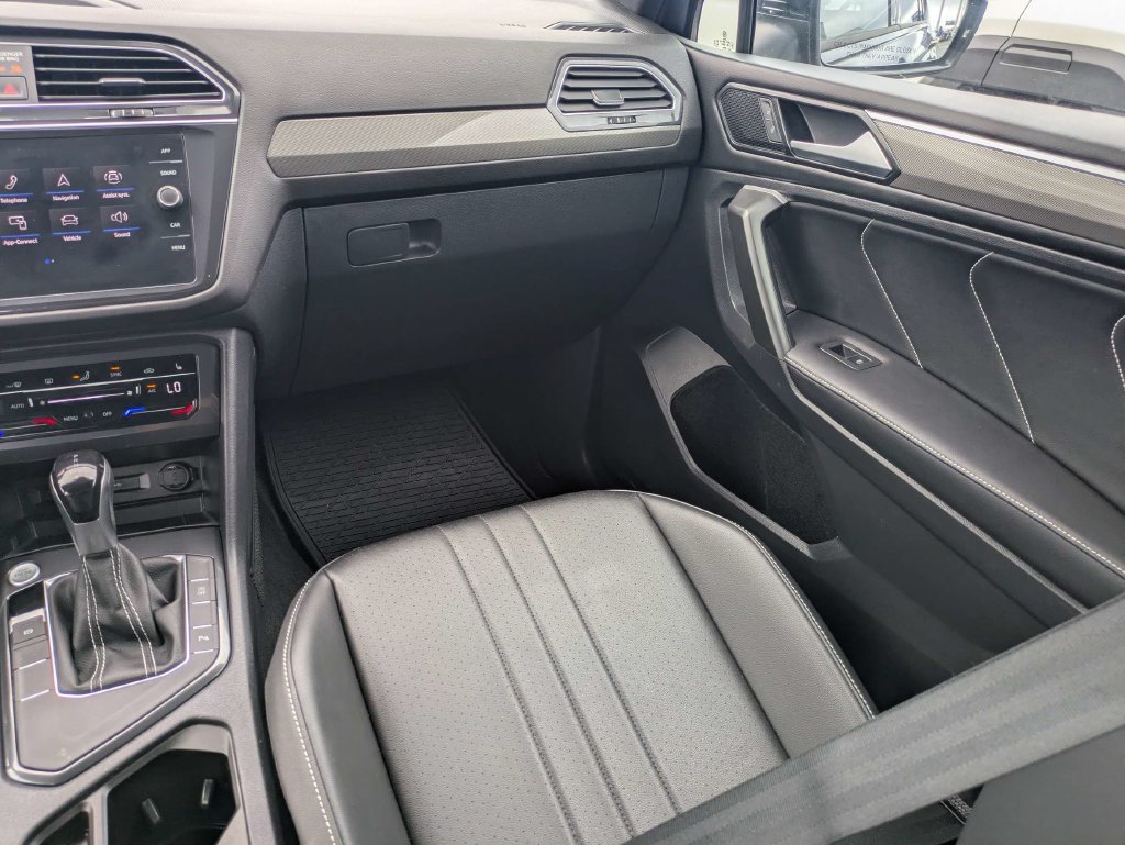 Certified 2024 Volkswagen Tiguan SE R-Line FWD image 19