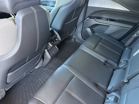 Used 2024 Cadillac Lyriq Tech RWD image 6