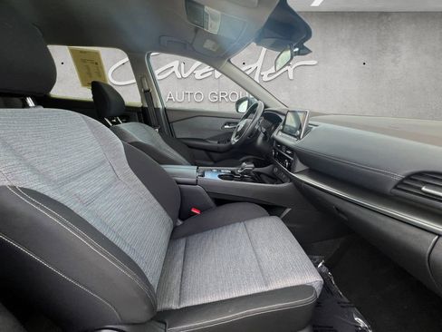 Certified 2023 Nissan Rogue SV FWD image 24