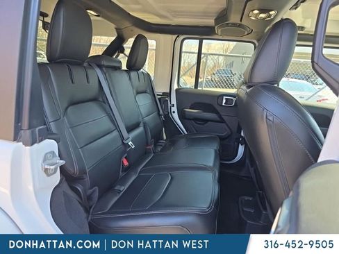 Used 2023 Jeep Wrangler Unlimited Sahara w/ Cold Weather Group AWD/4WD image 7