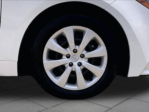 Used 2025 Toyota Corolla LE FWD image 11