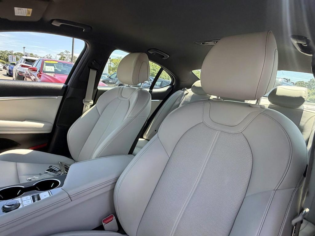 Certified 2025 Genesis G70 2.5T AWD/4WD image 10