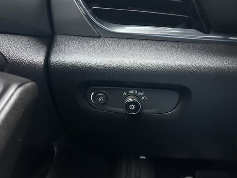 Used 2018 Chevrolet Traverse LS image 21