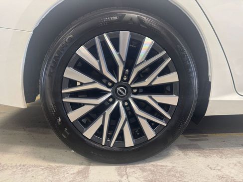 Used 2025 Nissan Altima 2.5 SV image 31