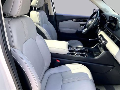 Used 2023 Honda Pilot Touring image 9