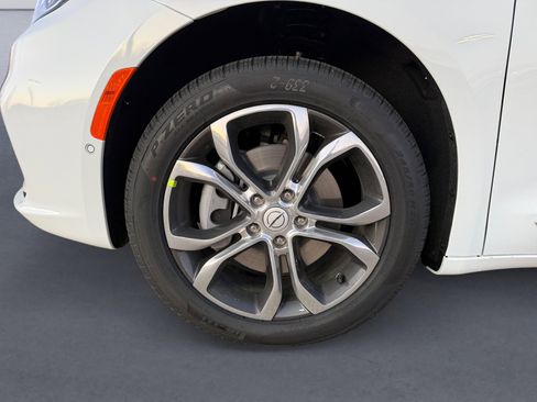 New 2026 Chrysler Pacifica Pinnacle image 14