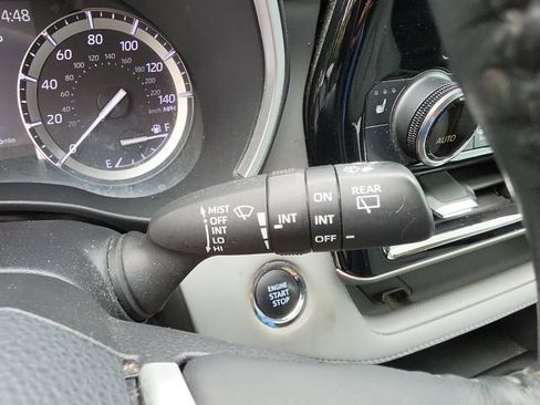Used 2022 Toyota Highlander XLE FWD image 22