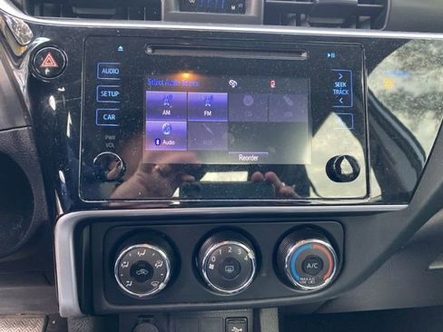 Used 2018 Toyota Corolla L image 17