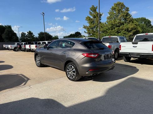 Used 2019 Maserati Levante AWD/4WD image 4