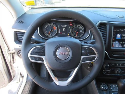 Used 2022 Jeep Cherokee Latitude w/ Sun & Sound Group image 16