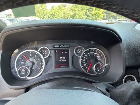Used 2025 RAM 2500 Big Horn AWD/4WD image 31